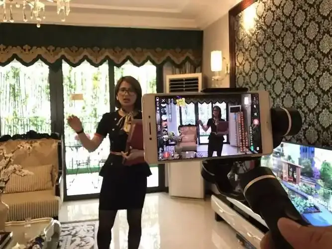 性直播用户评价头像展示图